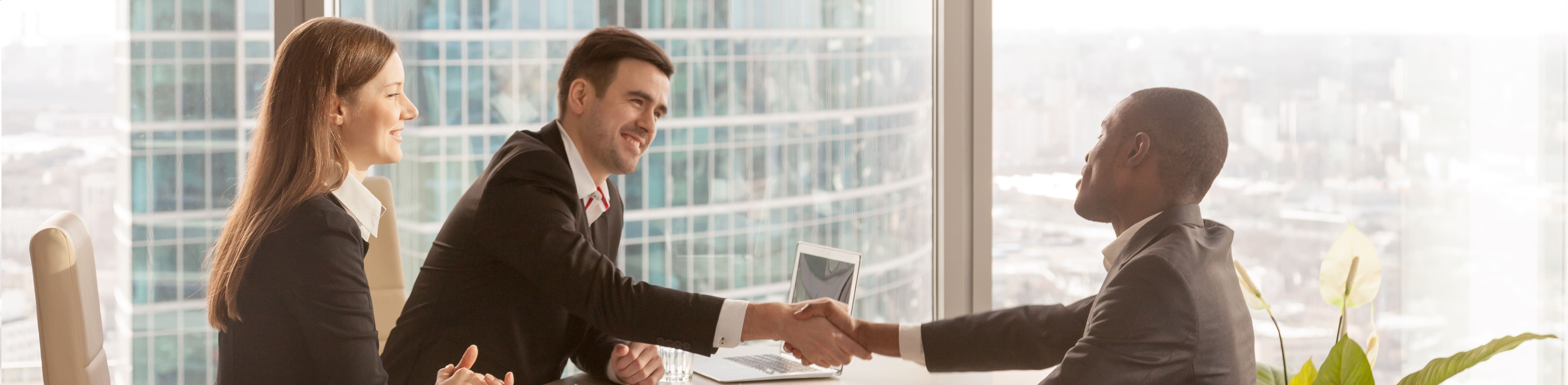 iStock- homme et femme business crop 2