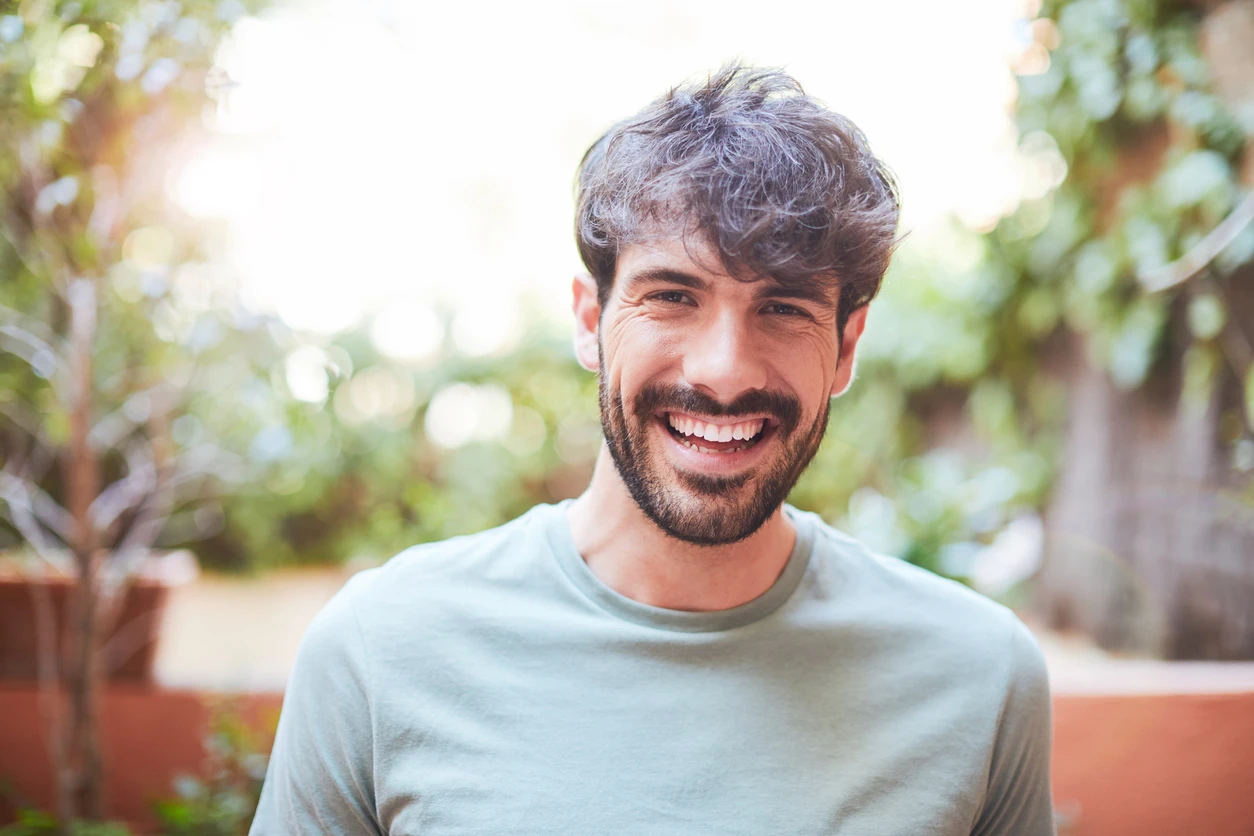 istock-1148216887_homme-portrait-souriant.webp