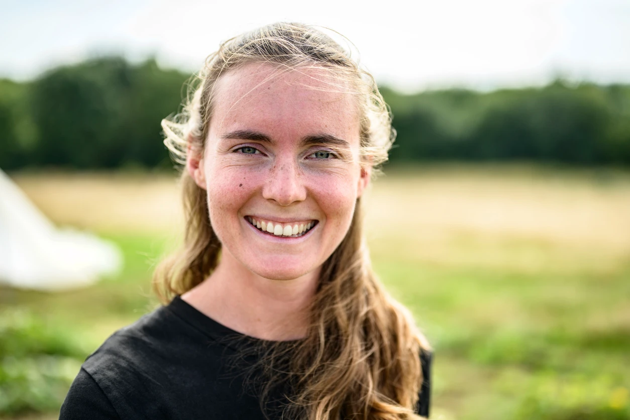 istock-1432272132_portrait-femme-exterieur.webp
