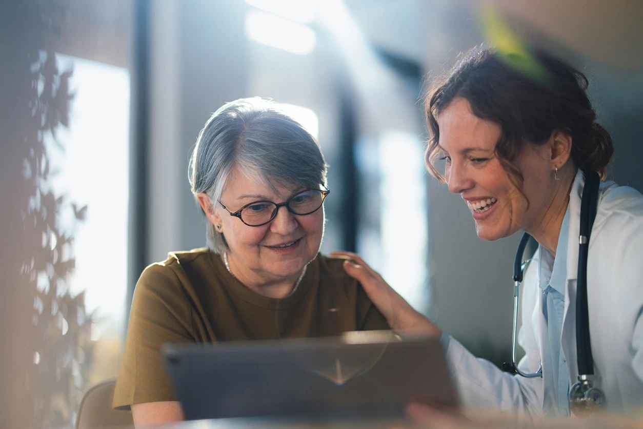 istock-22670481388_femme-medecin-confiance-senior.webp