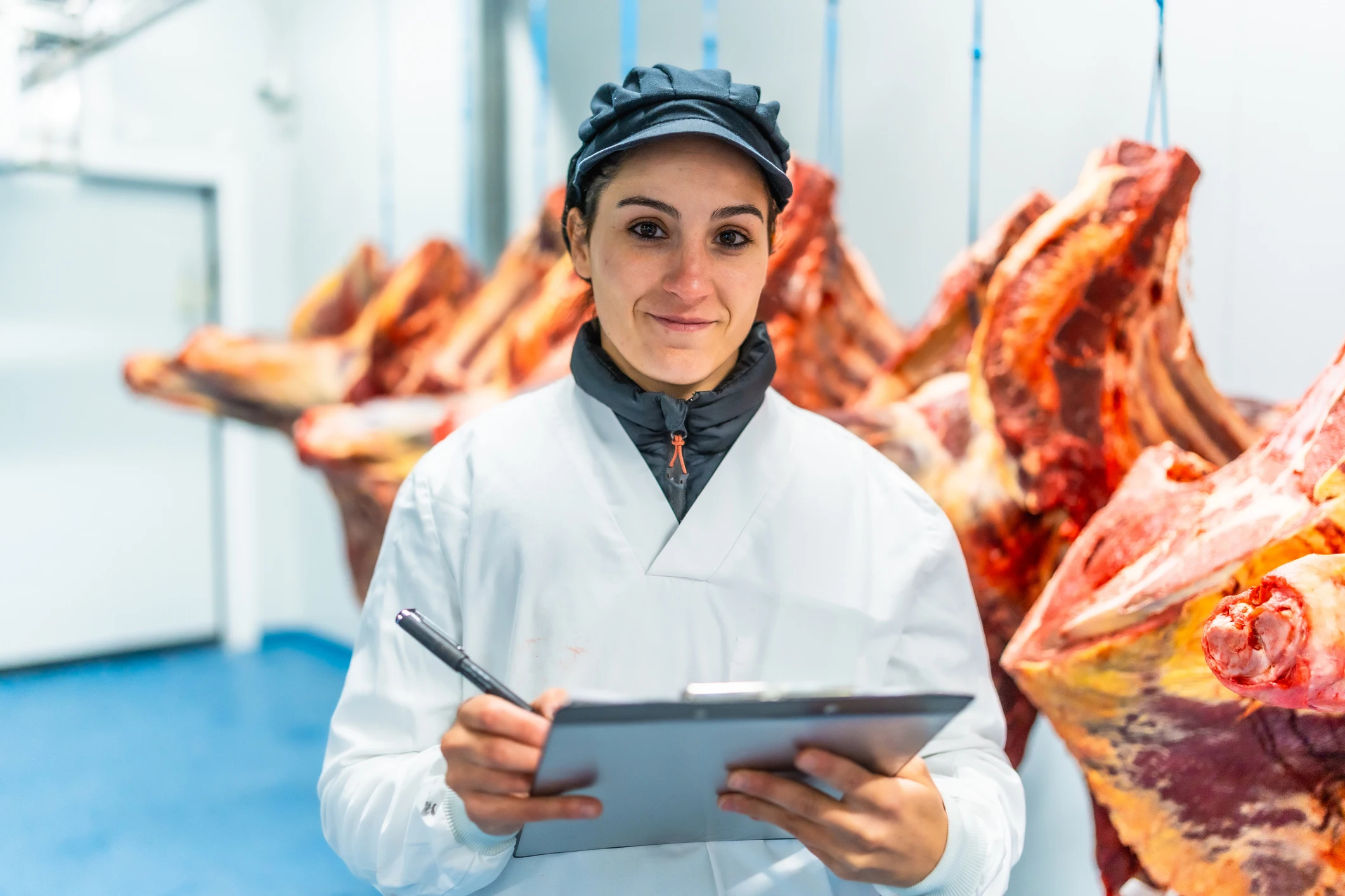 istock-2186999990-femme-tablette-viande.webp