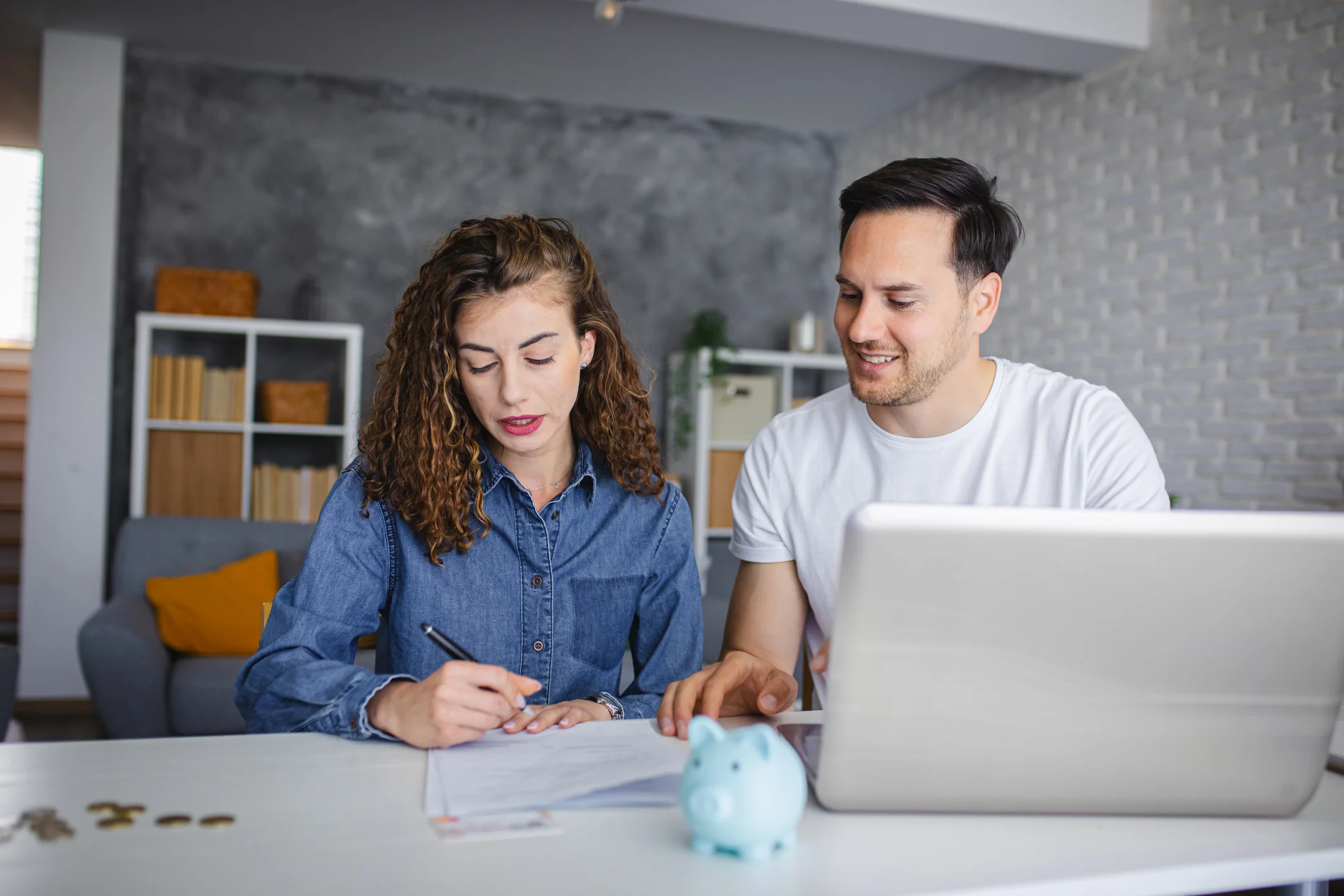 istock-2213944135_couple-epargnant.webp