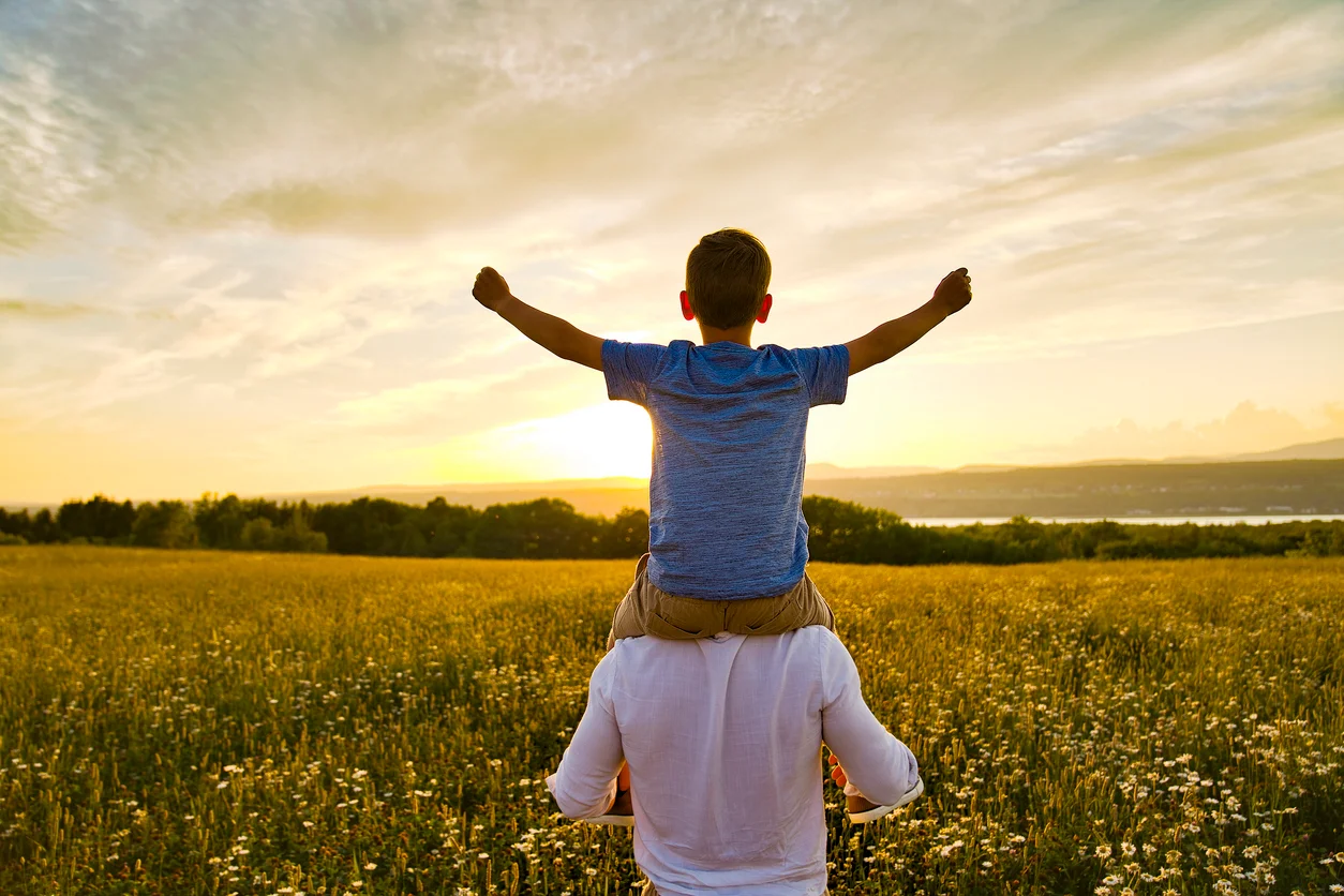 istock-2248589877_famille-champs.webp