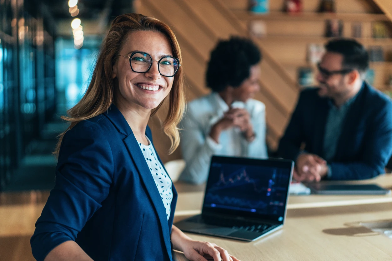 istock-1460907586_portrait-femme-bureau.webp