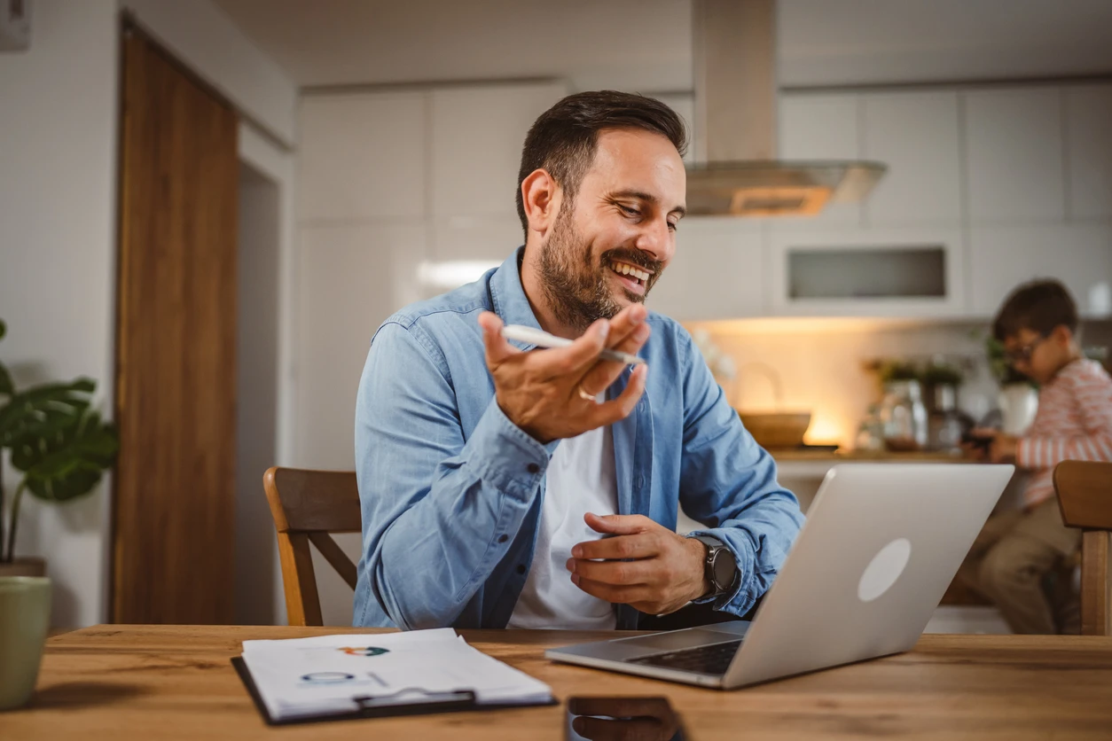 istock-2156086846_consultation-appel-video.webp